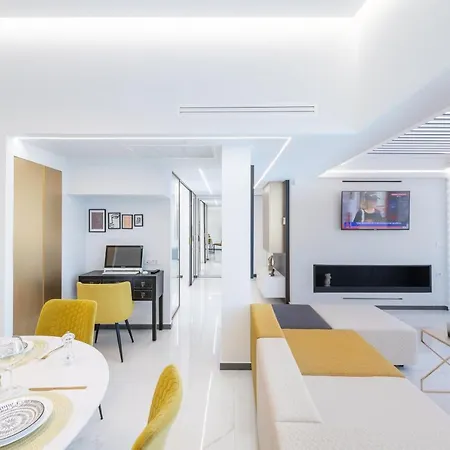 H Experience Spectacular Rooftop Loft